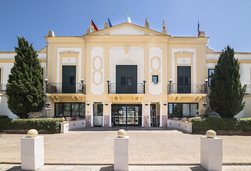 فندق Delfino Beach