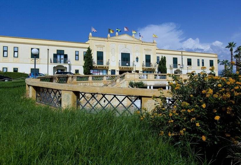 فندق Delfino Beach