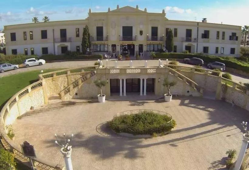 فندق Delfino Beach