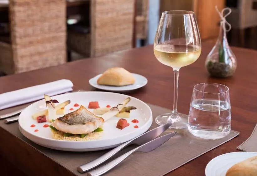 호텔 Restaurant Spa Disini Montpellier Est, The Originals Relais