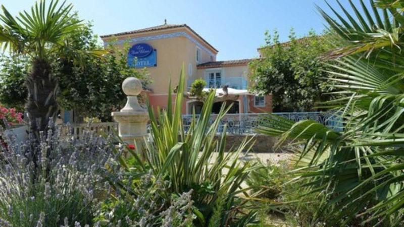 هتل Les Flots Bleus