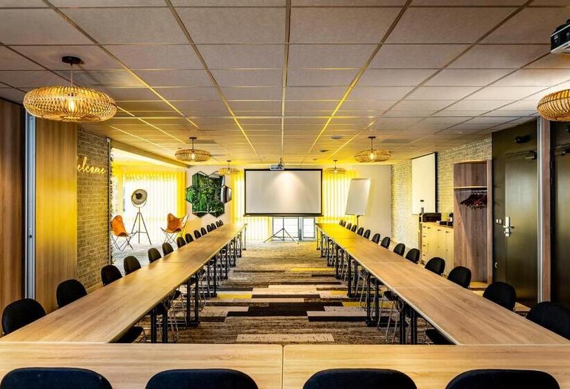 Отель Mercure Lyon Est Chaponnay