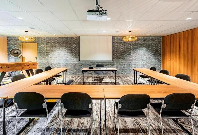 Отель Mercure Lyon Est Chaponnay