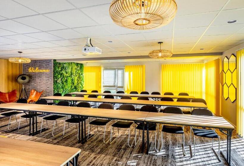 Отель Mercure Lyon Est Chaponnay