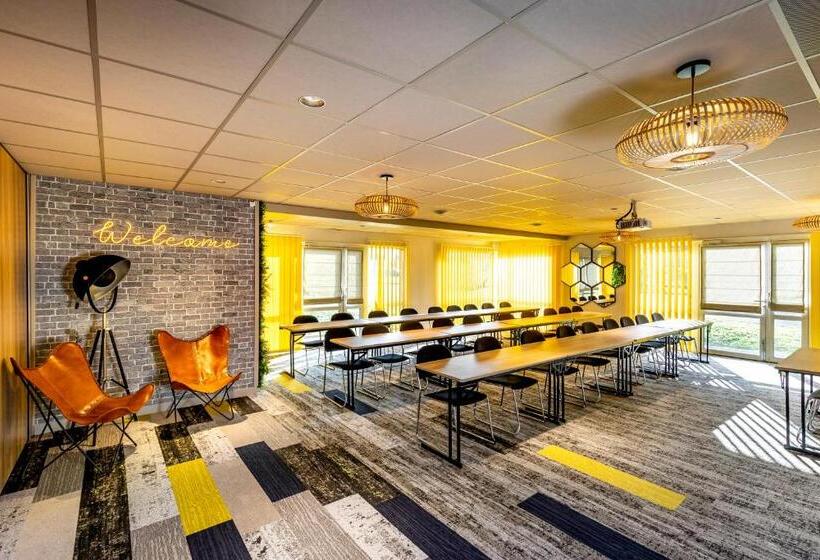 Отель Mercure Lyon Est Chaponnay