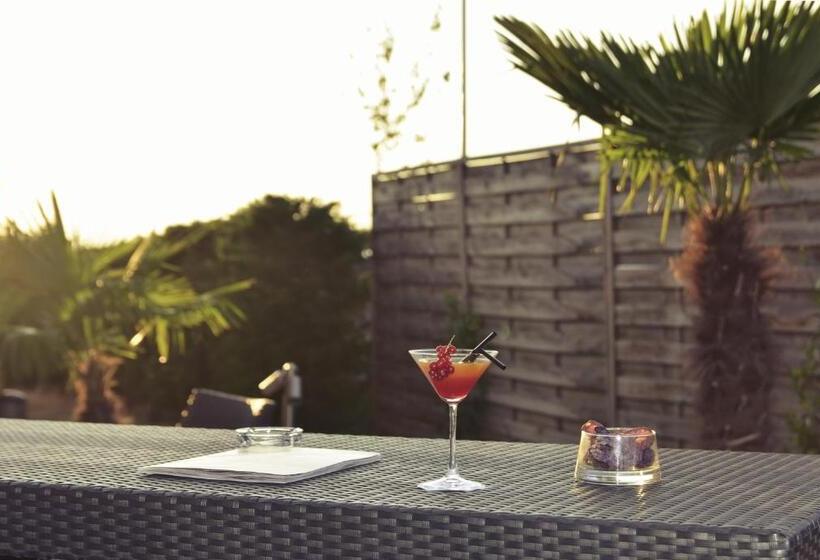 Отель Mercure Lyon Est Chaponnay