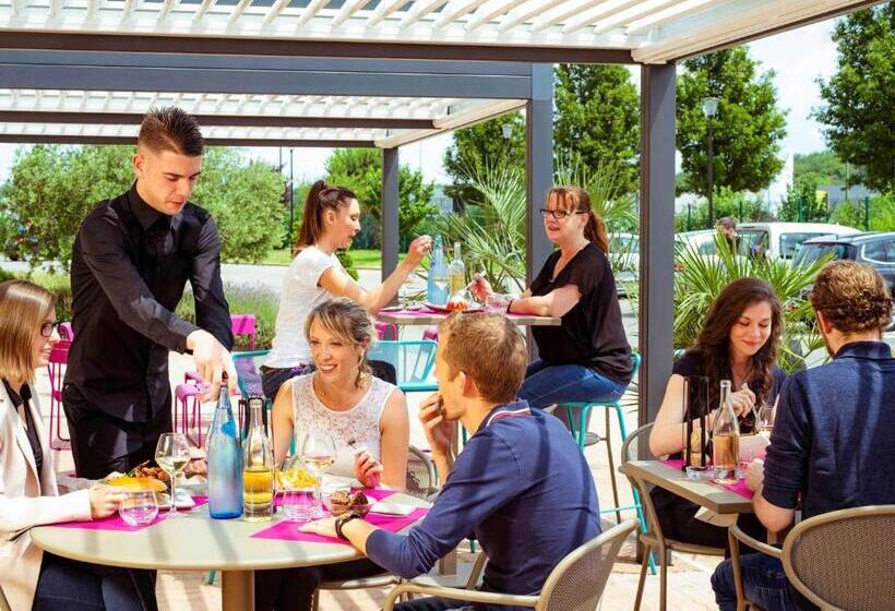 Отель Mercure Lyon Est Chaponnay