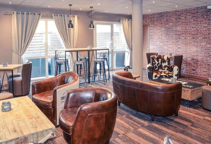 Отель Mercure Lyon Est Chaponnay