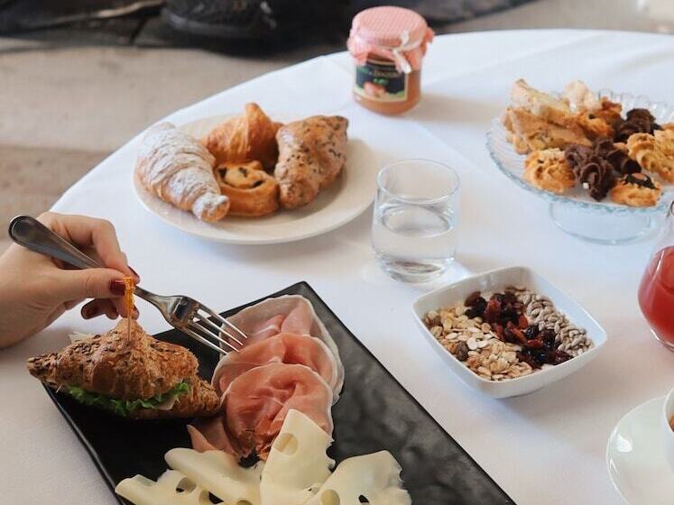 בית מלון כפרי Miramonti