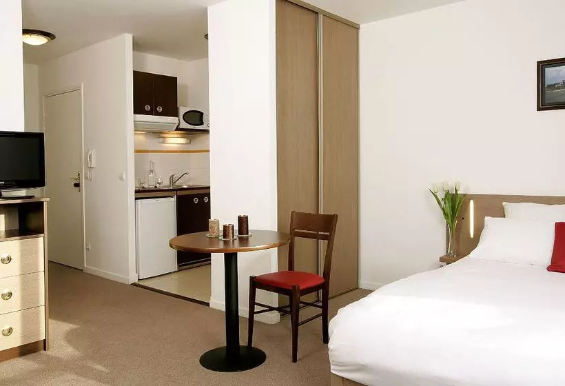 Comfort Suites Le Port Marly Paris Ouest