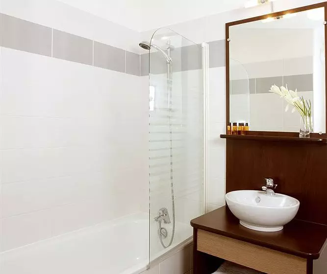 Comfort Suites Le Port Marly Paris Ouest