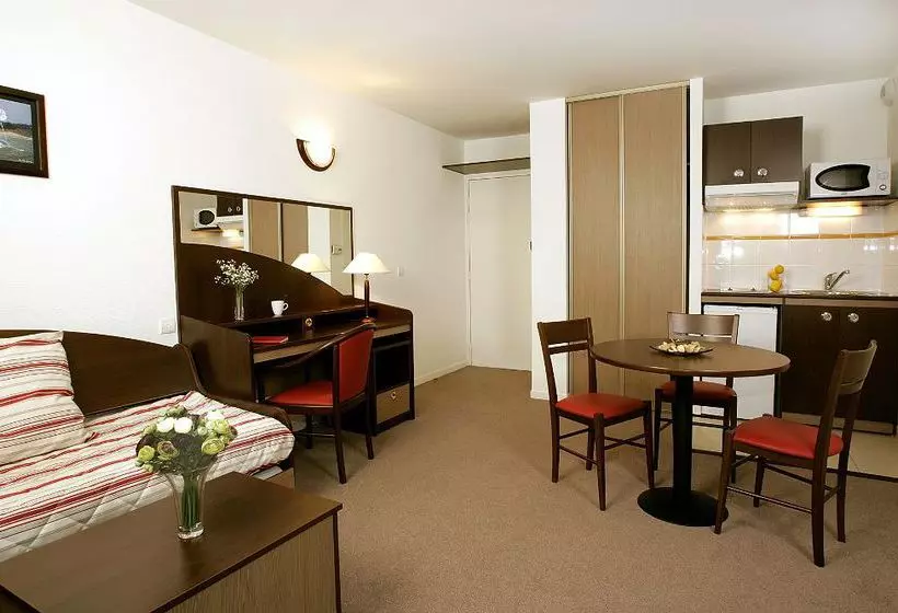 Comfort Suites Le Port Marly Paris Ouest