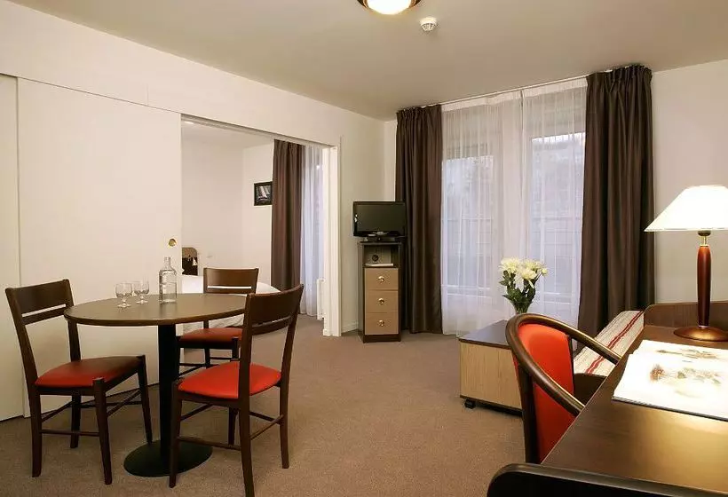 Comfort Suites Le Port Marly Paris Ouest