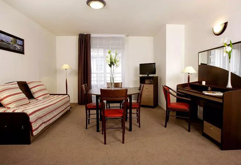 Comfort Suites Le Port Marly Paris Ouest