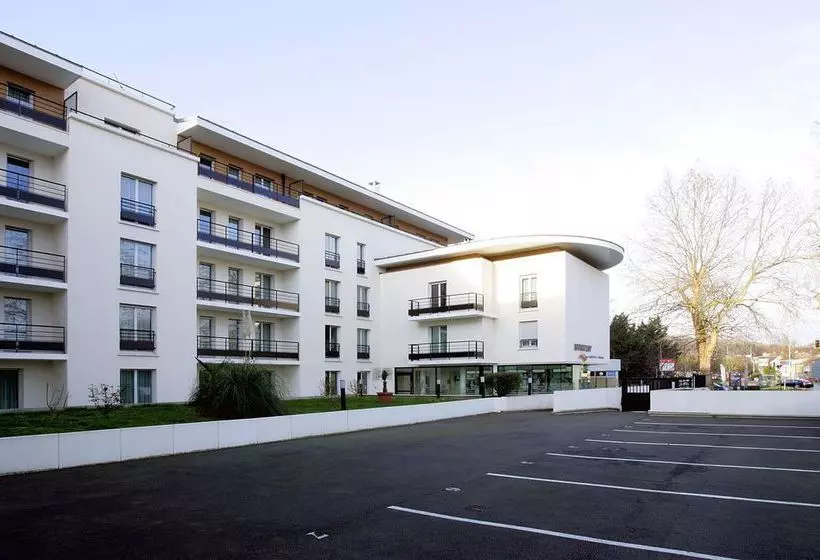 Comfort Suites Le Port Marly Paris Ouest