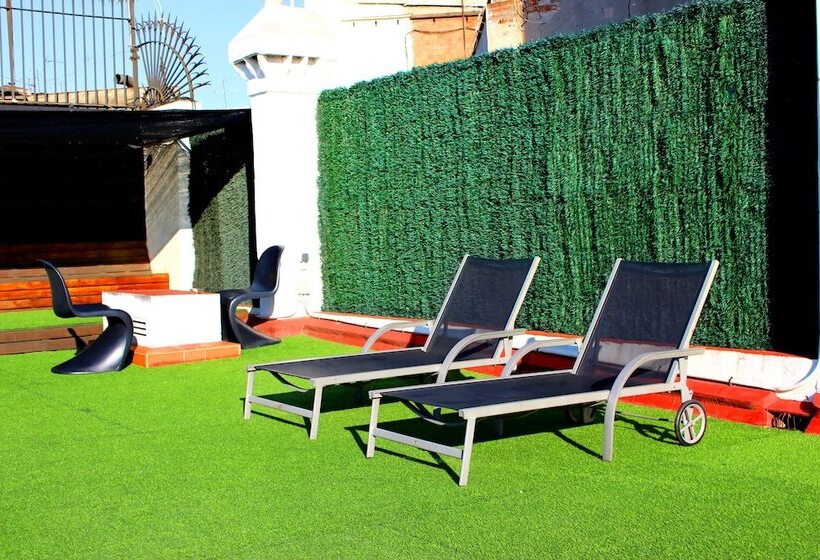 مسافرخانه Casa Gardenia