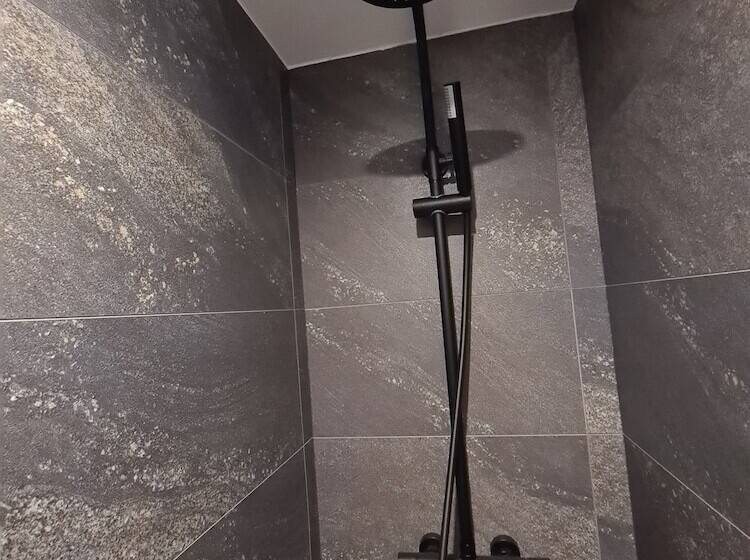 مسافرخانه Casa Gardenia