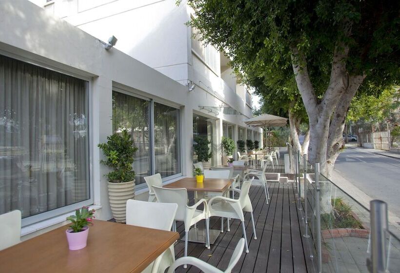 هتل Almond Business