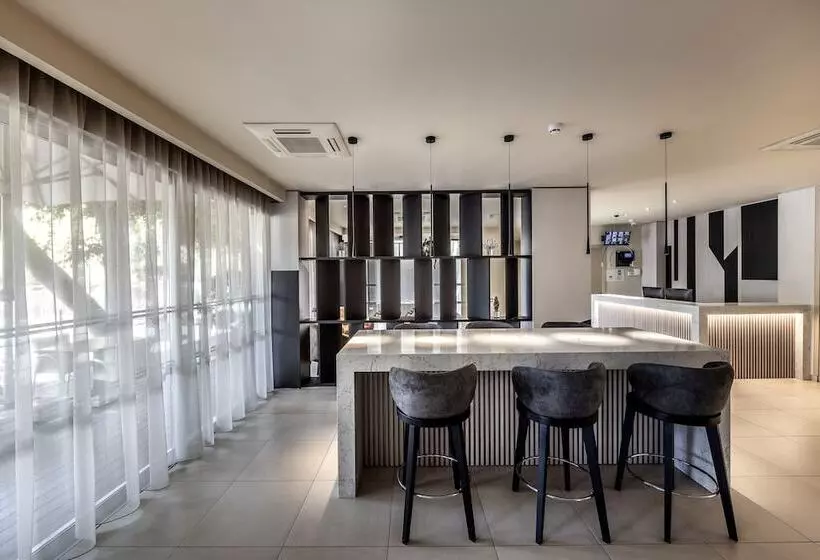 هتل Almond Business