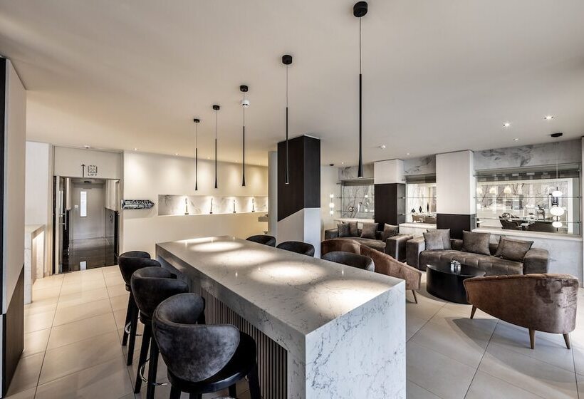 هتل Almond Business