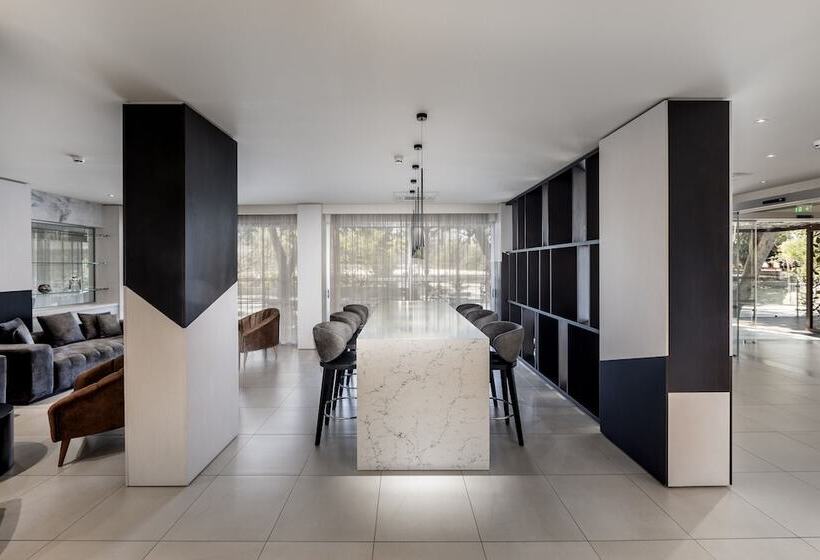 هتل Almond Business