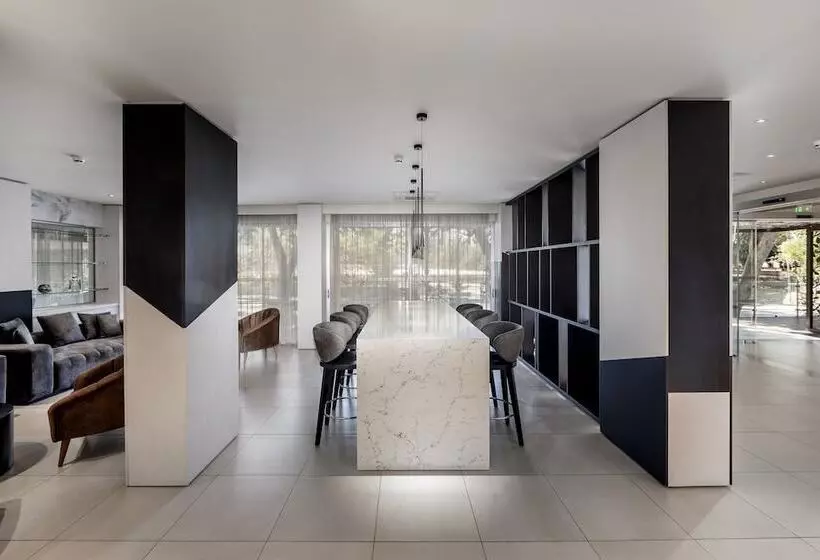 هتل Almond Business