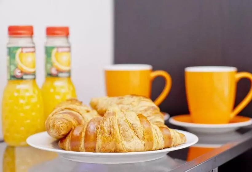 Отель Barcelona City