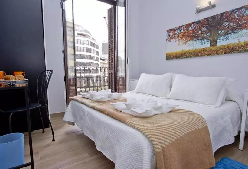 Отель Barcelona City