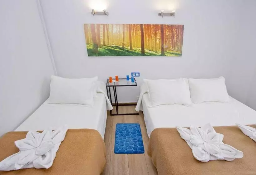 Отель Barcelona City