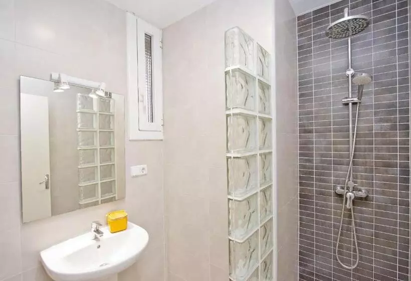 Отель Barcelona City