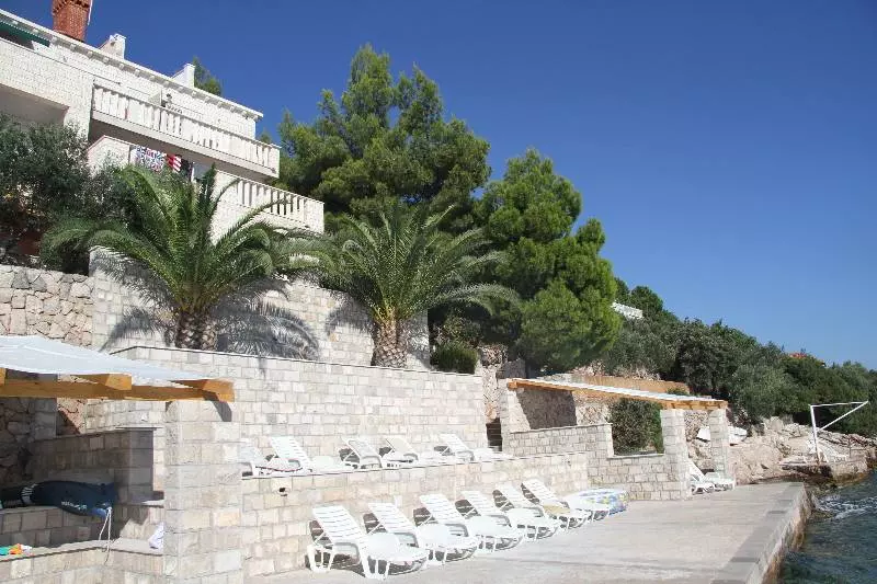 בית מלון כפרי Beach Villa Ratac