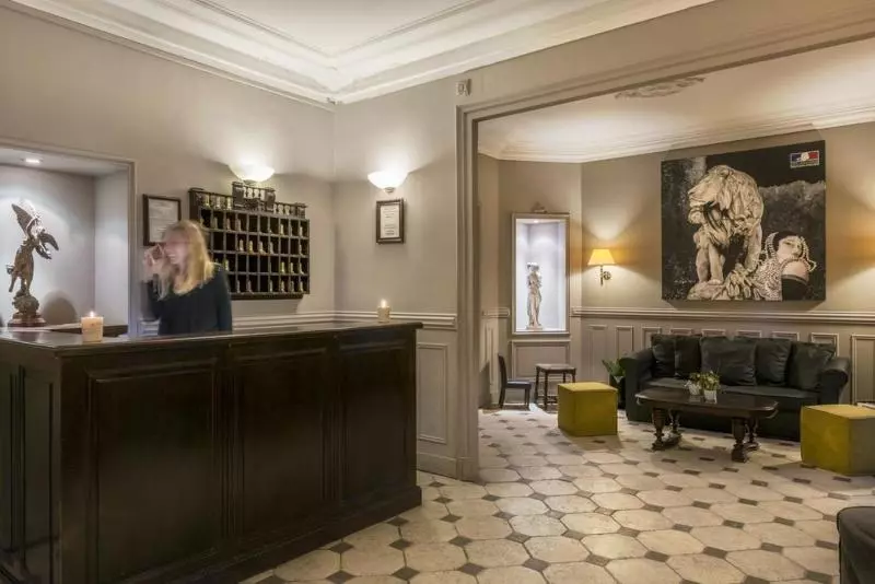 ホテル De La Porte Doree