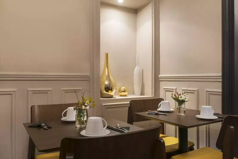 ホテル De La Porte Doree