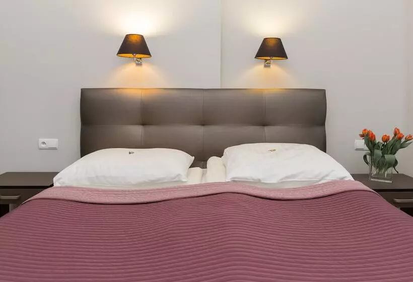 هتل Floryan Old Town