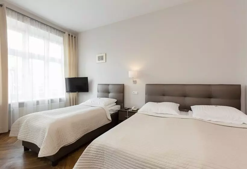 هتل Floryan Old Town