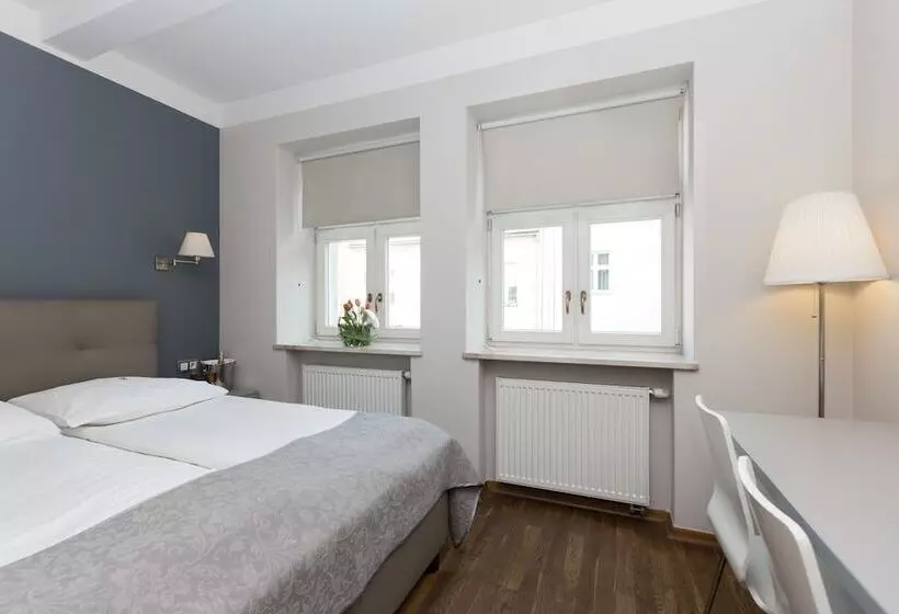 هتل Floryan Old Town