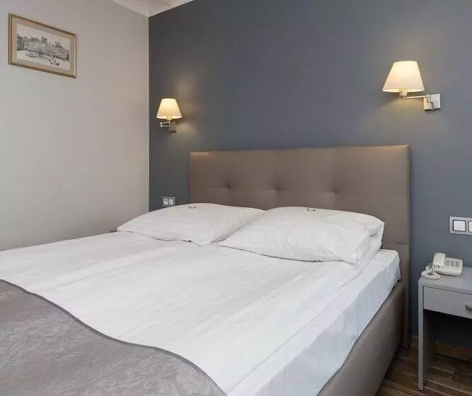 هتل Floryan Old Town