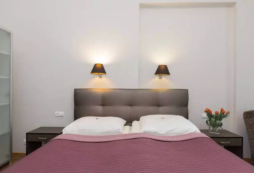 هتل Floryan Old Town