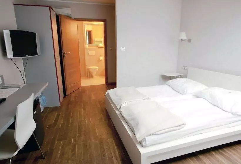 هتل Floryan Old Town