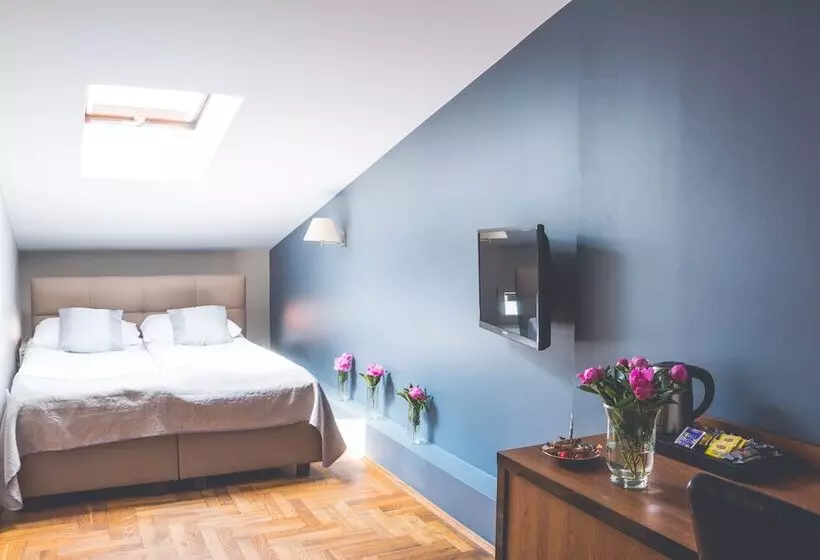 هتل Floryan Old Town