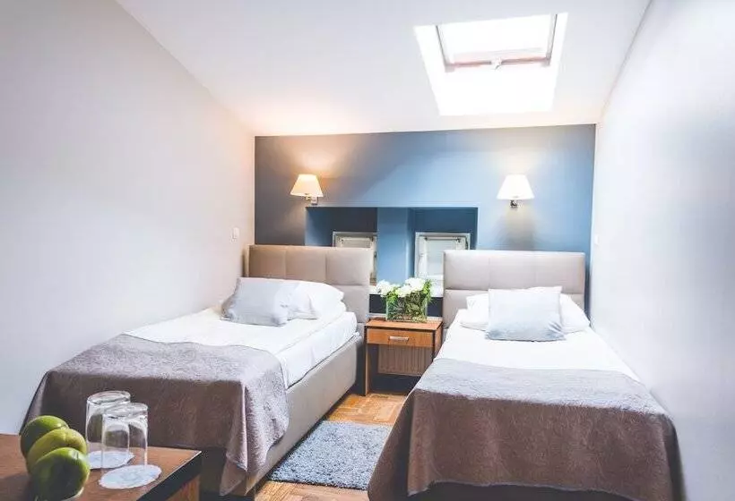 هتل Floryan Old Town