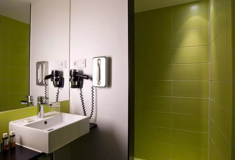 هتل Gat Point Charlie