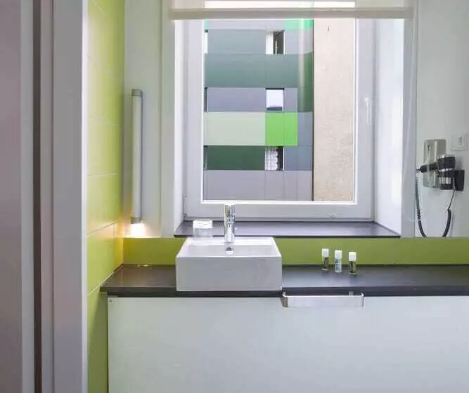 هتل Gat Point Charlie