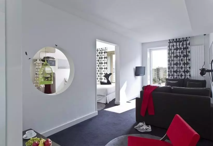 هتل Gat Point Charlie