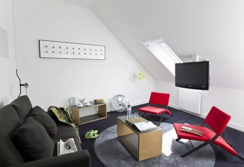 هتل Gat Point Charlie