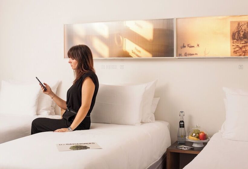 Hotel Gat Point Charlie