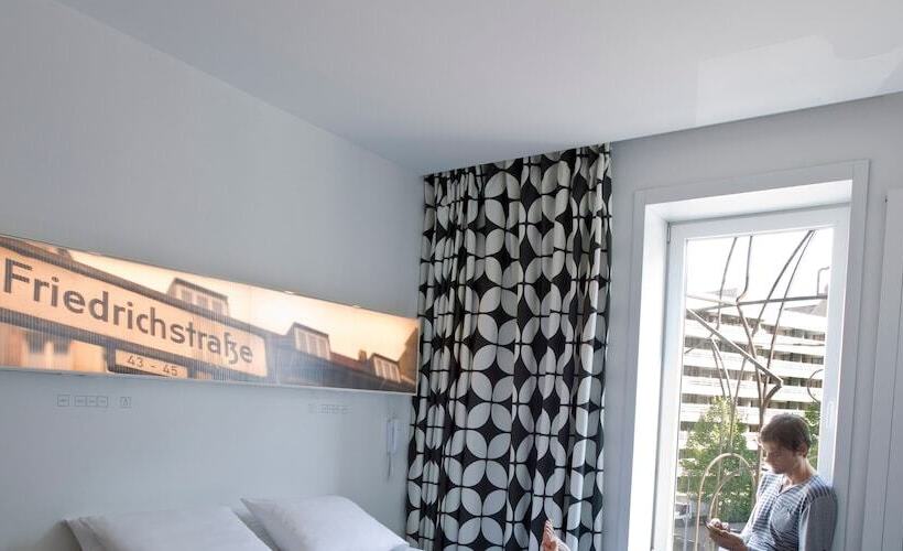 Hotel Gat Point Charlie