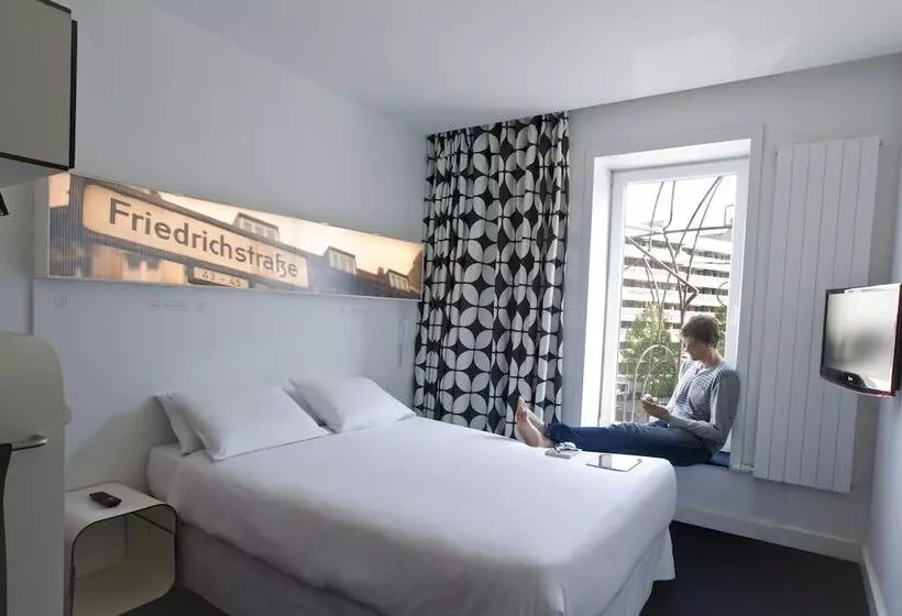 هتل Gat Point Charlie