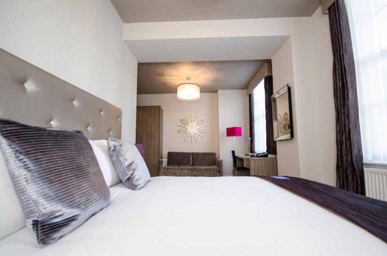 בית מלון כפרי Heythrop Park Resort