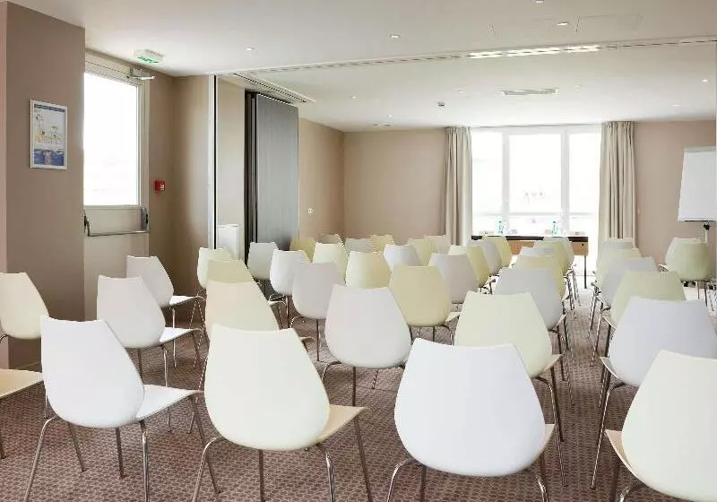 בית מלון כפרי Ibis Styles Compiegne